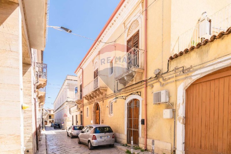 Maison individuelle à Comiso