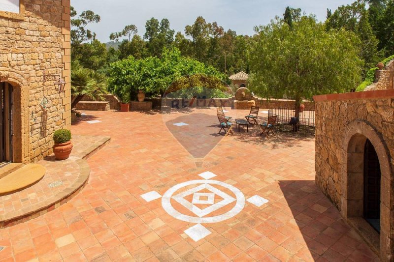 皮亚扎-阿尔梅里纳别墅