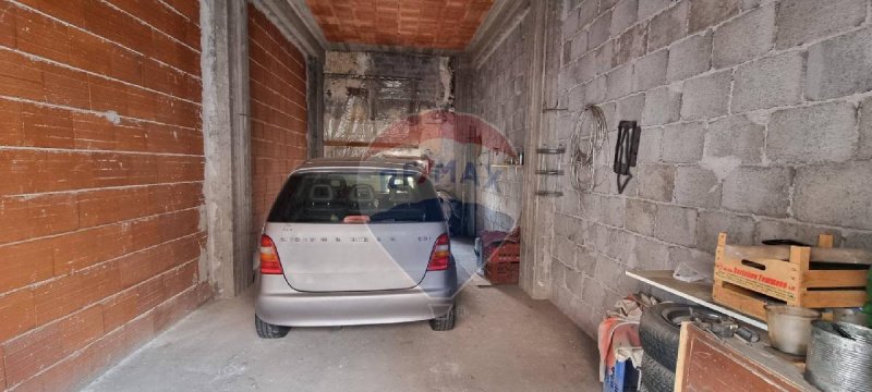 Half-vrijstaande woning in Paternò