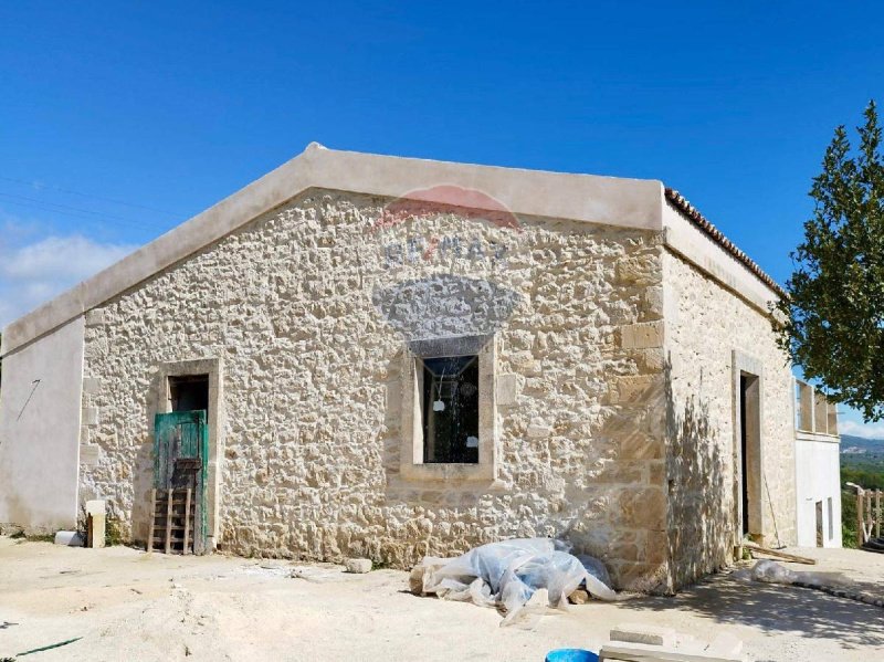 帕拉佐洛-阿克雷德乡间房屋