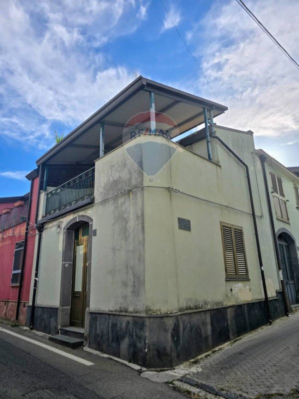 Detached house in Piedimonte Etneo