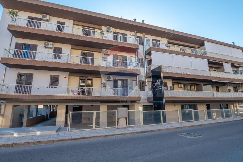 Inmueble comercial en Comiso