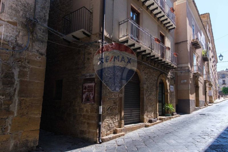 皮亚扎-阿尔梅里纳独栋房屋