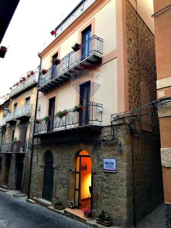 皮亚扎-阿尔梅里纳独栋房屋