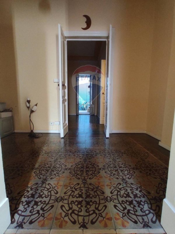 Half-vrijstaande woning in Paternò