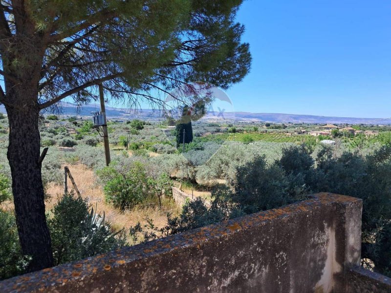 Huis op het platteland in Chiaramonte Gulfi
