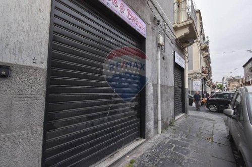 Local commercial à Catane