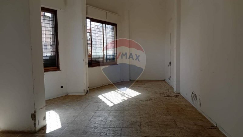 Kommersiell byggnad i Catania