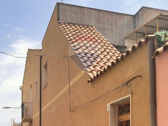 Особняк из двух квартир в Рипосто