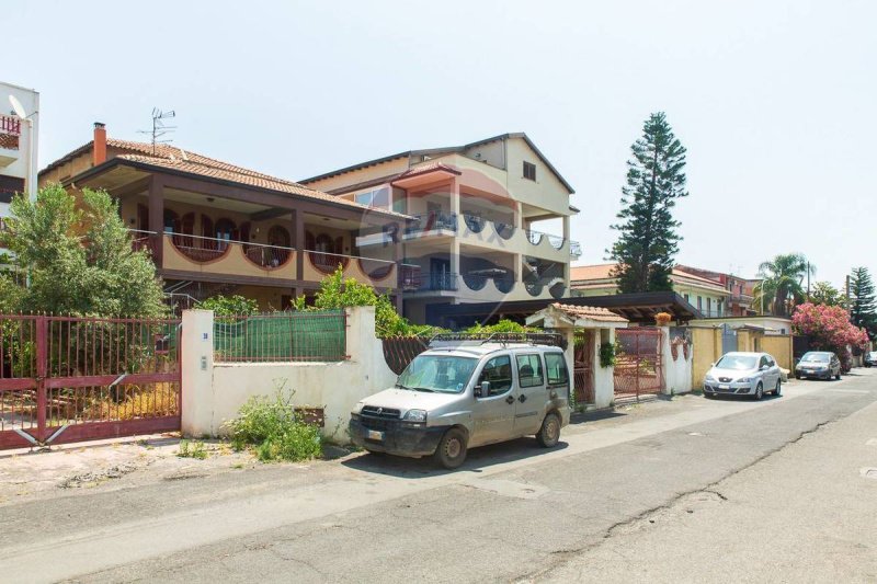 Half-vrijstaande woning in Catanië