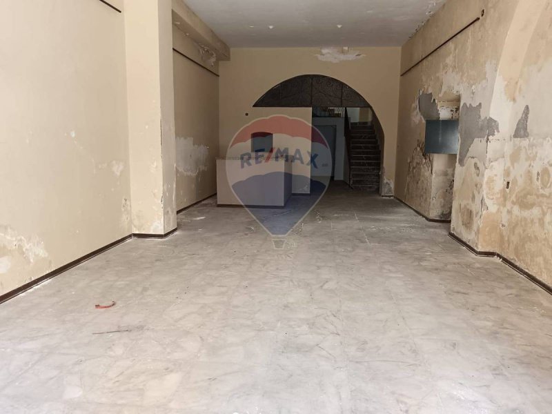 Edifício comercial em Paternò