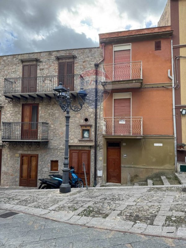 Casa indipendente a Caccamo