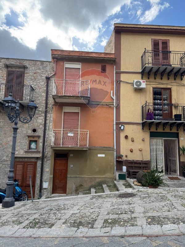 Casa indipendente a Caccamo
