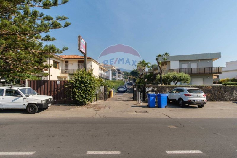 Коммерческая недвижимость в Ачи-Кастелло