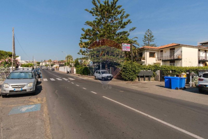 Коммерческая недвижимость в Ачи-Кастелло