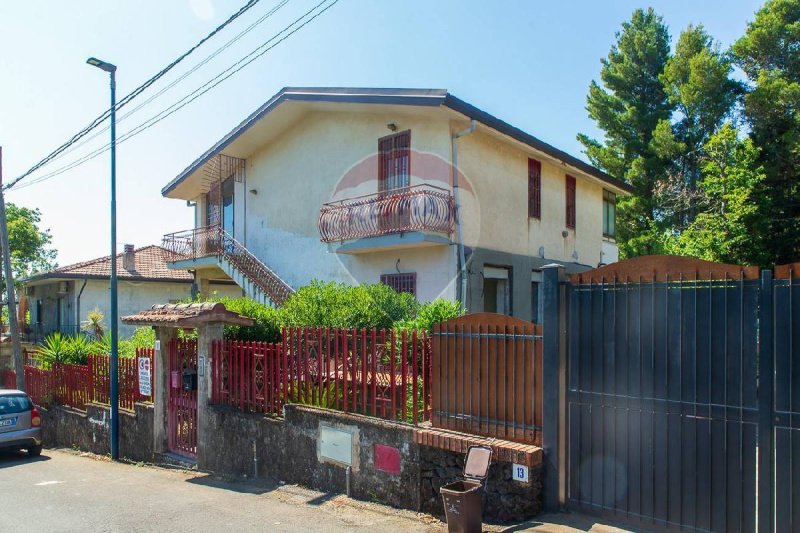 Особняк из двух квартир в Педара