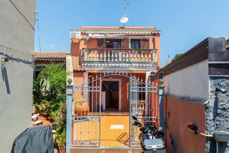 Casa geminada em Trecastagni