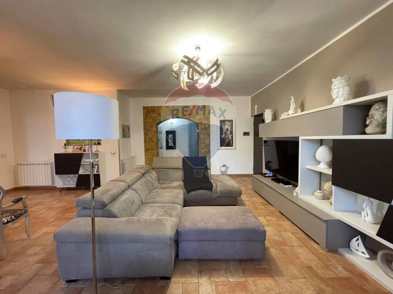 Особняк из двух квартир в Терразини