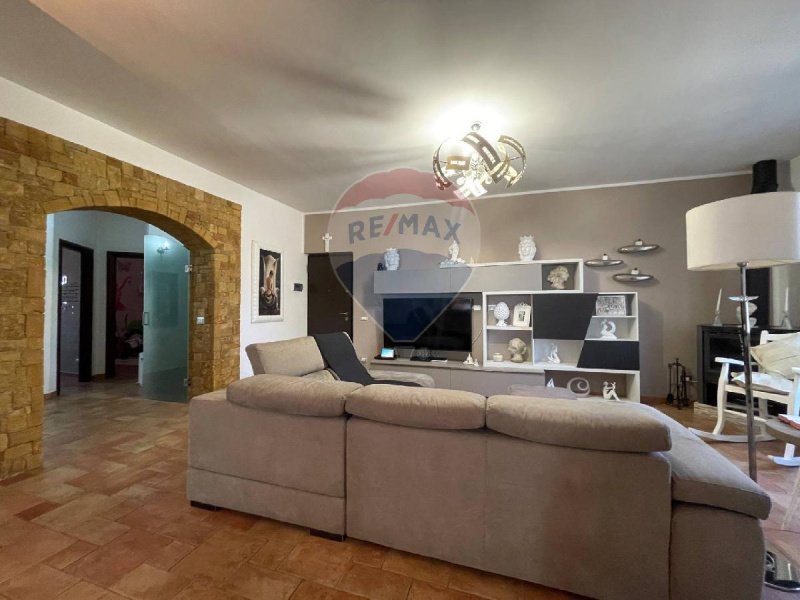 Особняк из двух квартир в Терразини