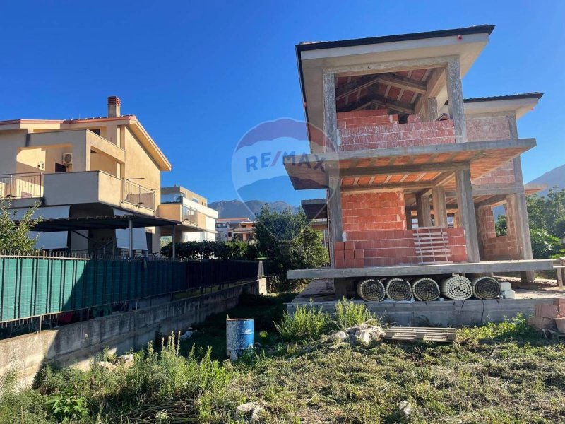 Casa geminada em Carini