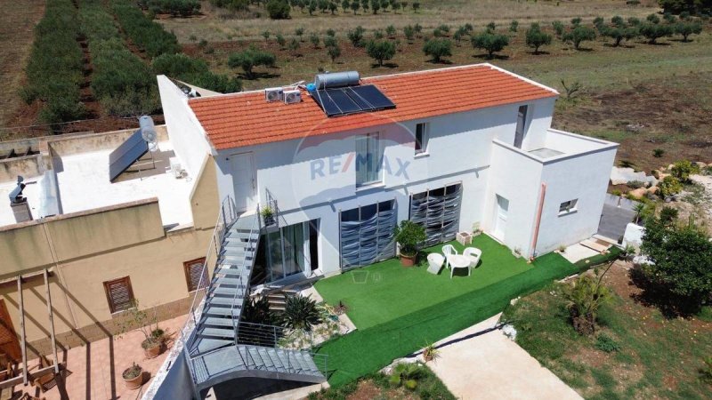 Half-vrijstaande woning in Custonaci