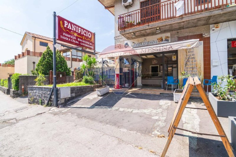 Kommersiell byggnad i San Giovanni la Punta