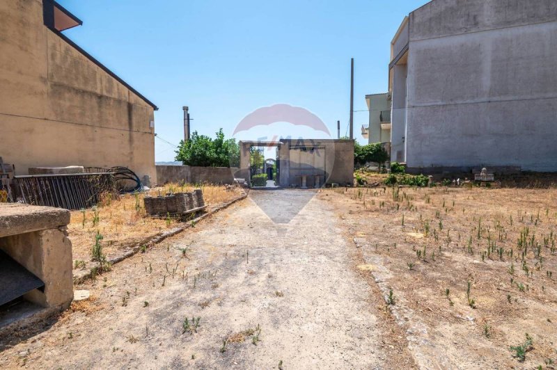 Moradia em Mirabella Imbaccari