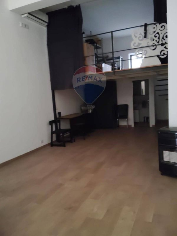 Local commercial à Catane