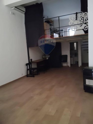 Kommersiell byggnad i Catania