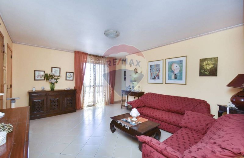 Apartamento em Aci Catena