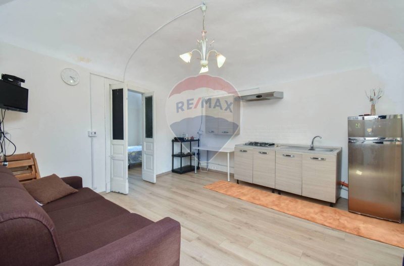 Half-vrijstaande woning in Catanië