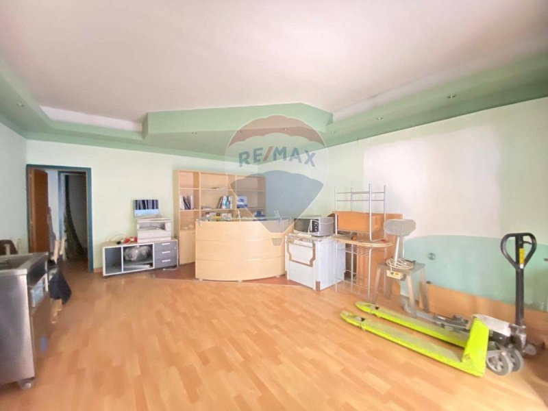 Kommersiell byggnad i Catania