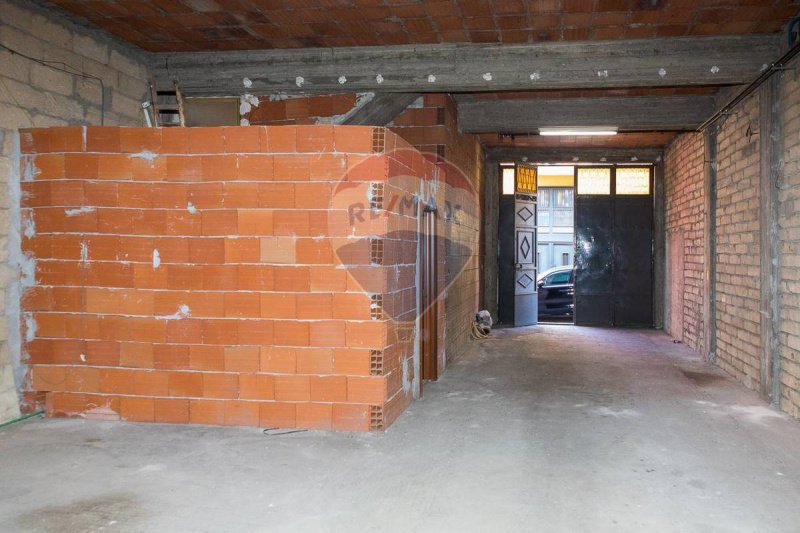 Zakelijk onroerend goed in Paternò