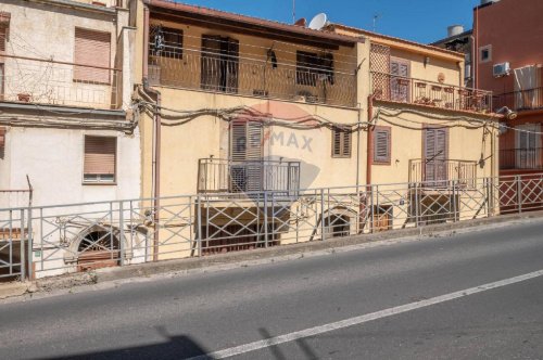 Half-vrijstaande woning in Caltagirone