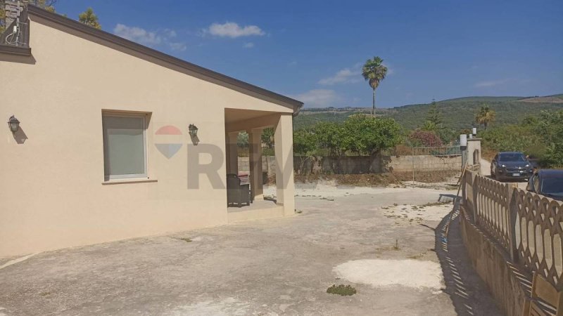 Вилла в Киарамонте-Гульфи