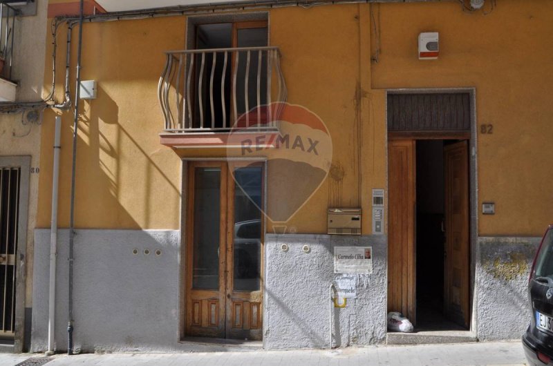 Kommersiell byggnad i Ragusa