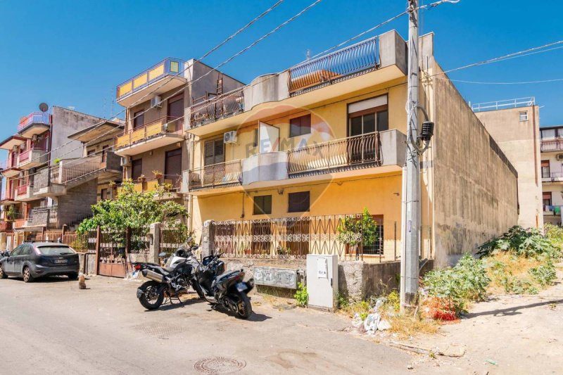 Half-vrijstaande woning in Catanië