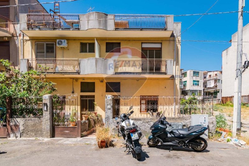 Half-vrijstaande woning in Catanië