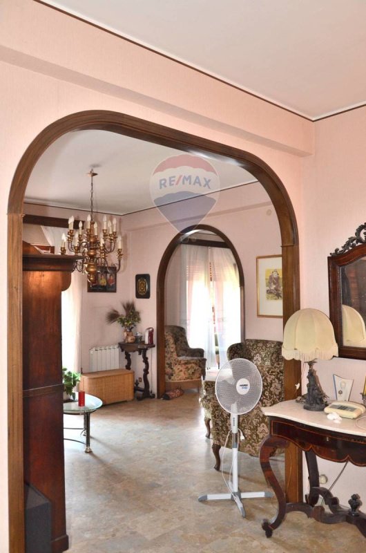 特雷梅斯蒂耶里-埃特内奥公寓