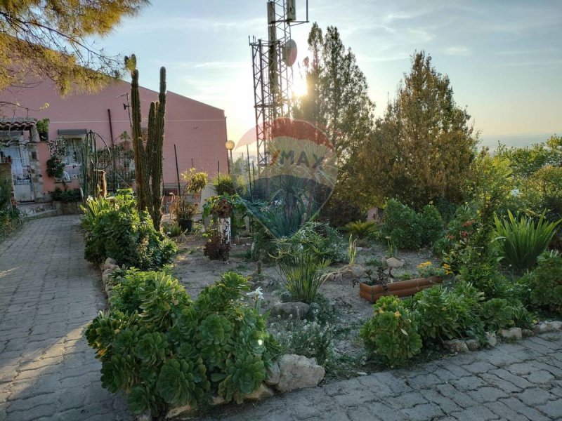 Вилла в Киарамонте-Гульфи