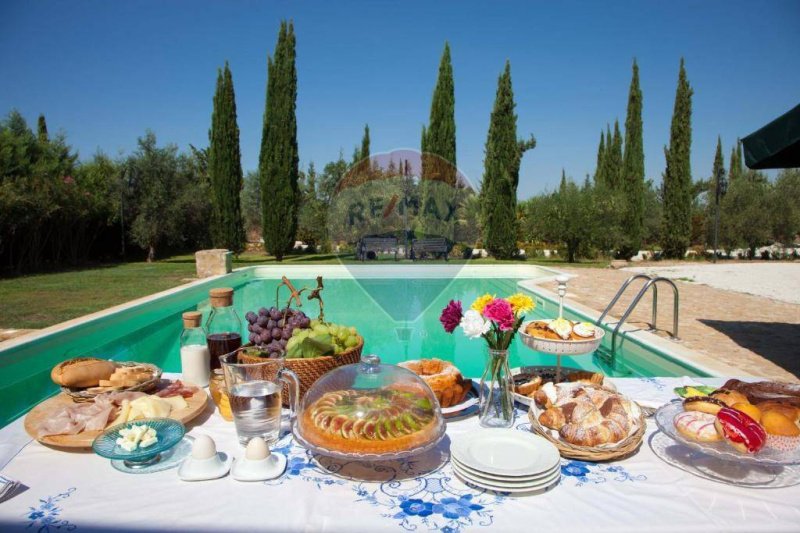 Вилла в Киарамонте-Гульфи