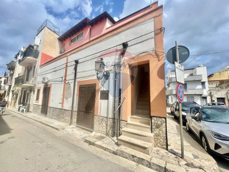 Kommersiell byggnad i Terrasini