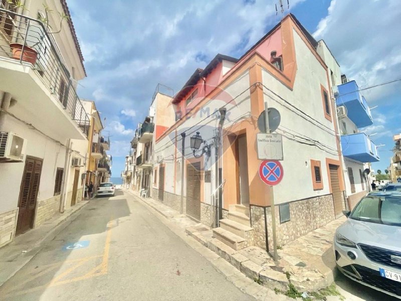 Kommersiell byggnad i Terrasini