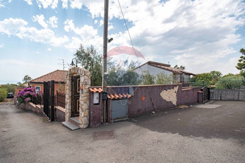 Villa in Aci Sant'Antonio