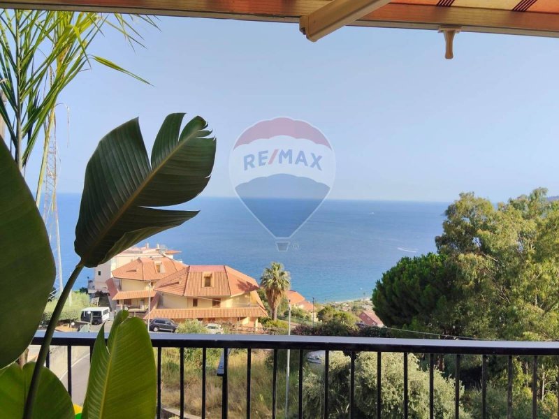 Lägenhet i Letojanni