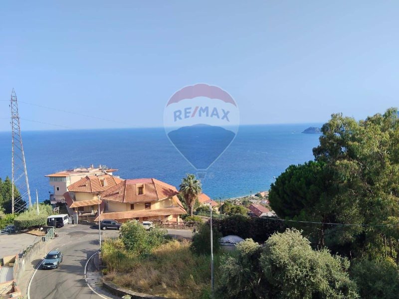 Lägenhet i Letojanni