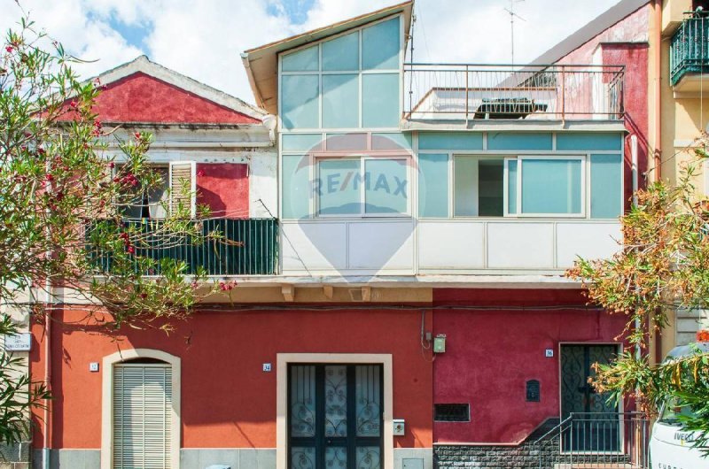 Vrijstaande woning in Aci Catena