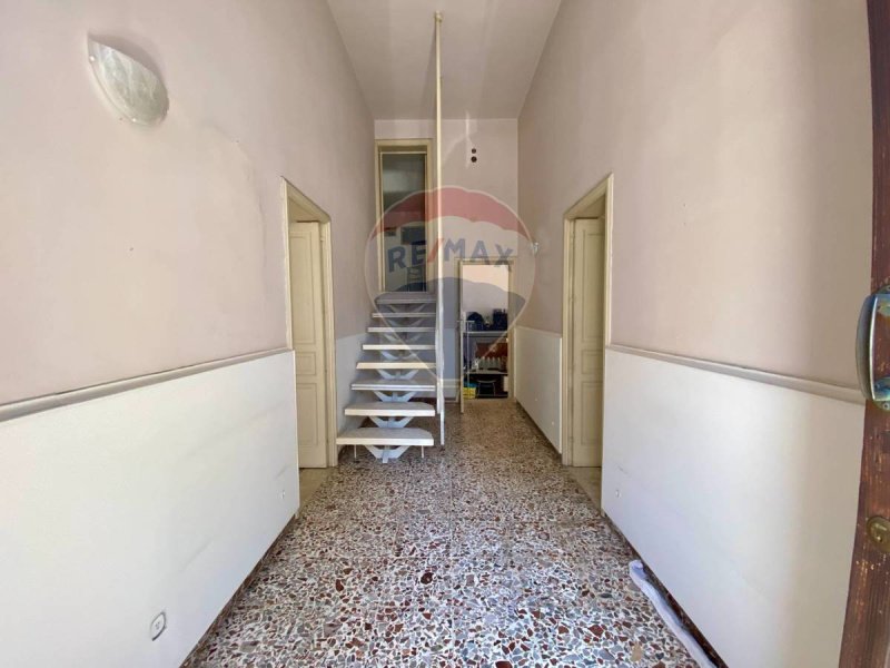 科米索半独立房屋