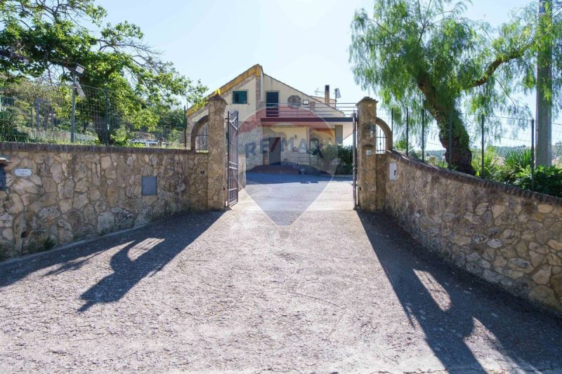 皮亚扎-阿尔梅里纳别墅