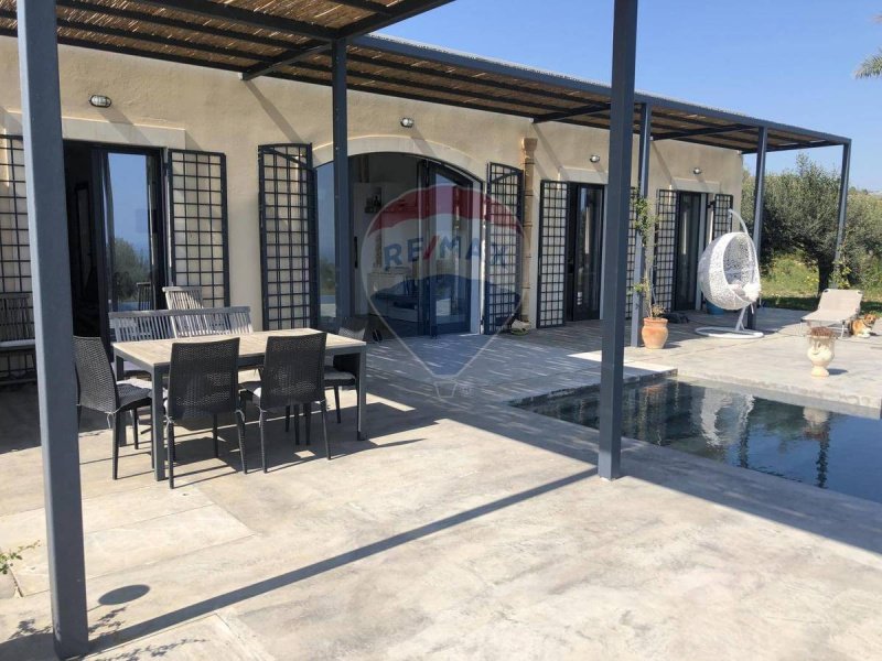 Villa in Avola